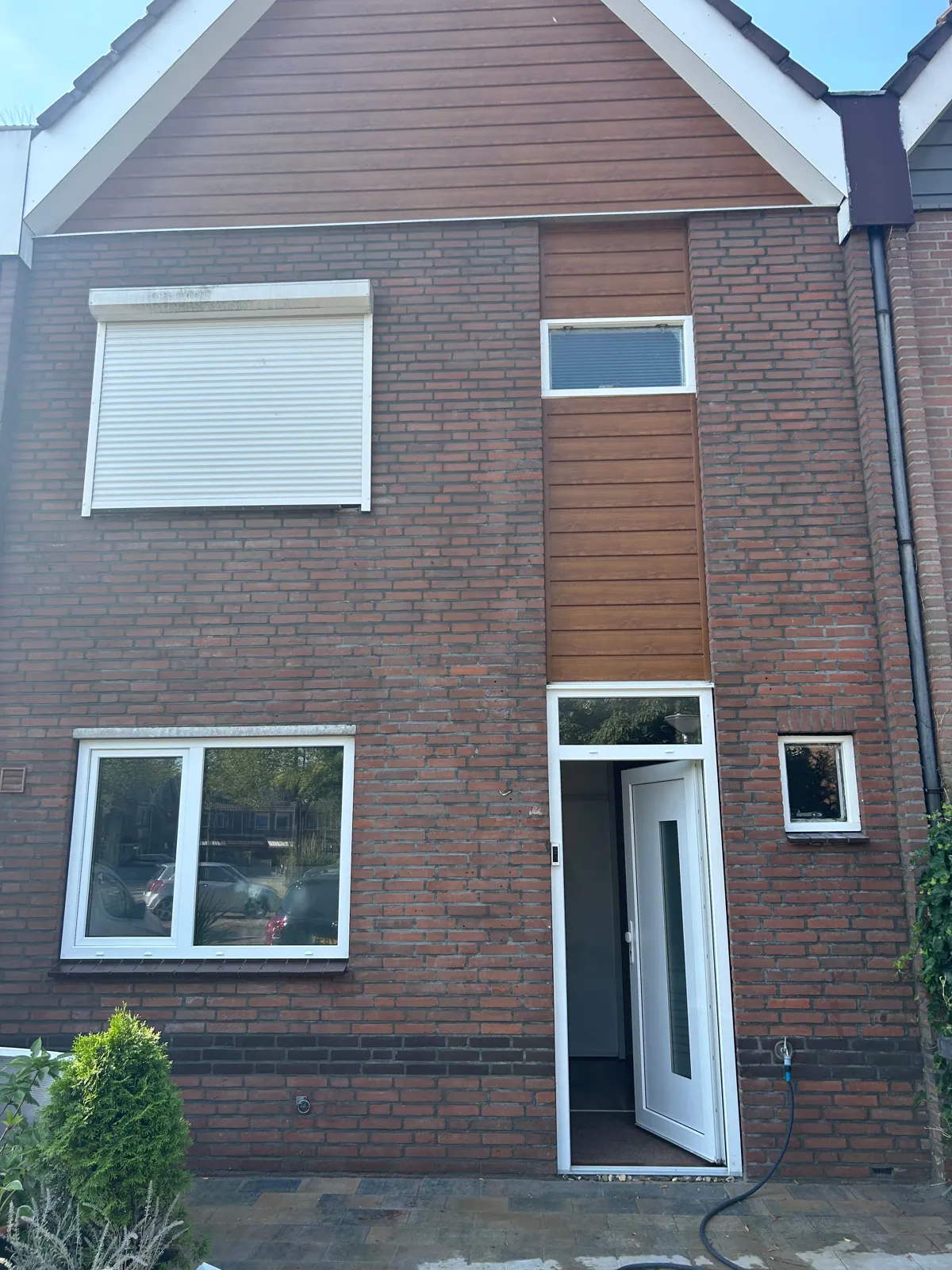 Nieuwe latei geplaatst en metselwerk aangeheeld