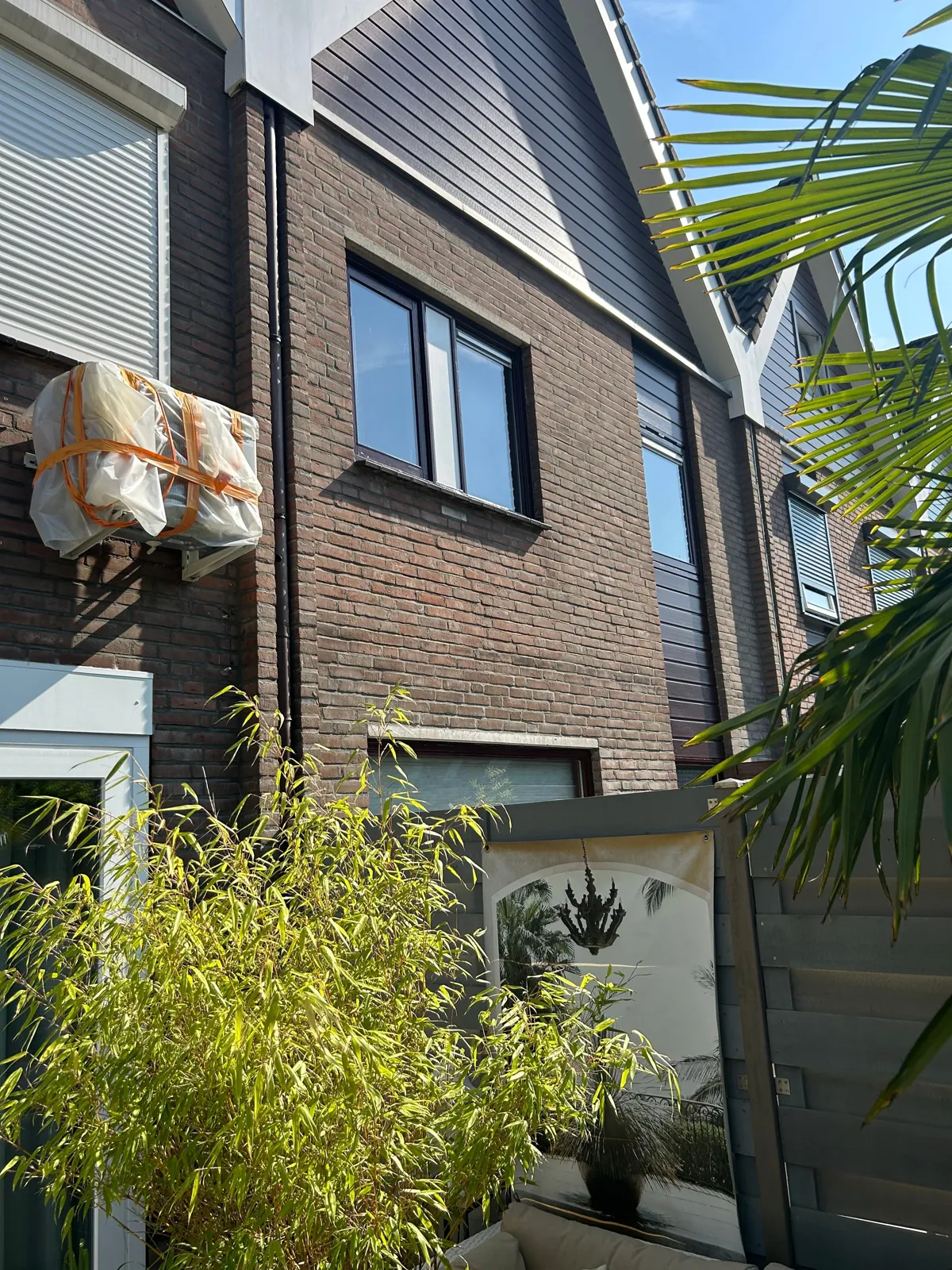 Scheur in gevel hersteld met passende stenen