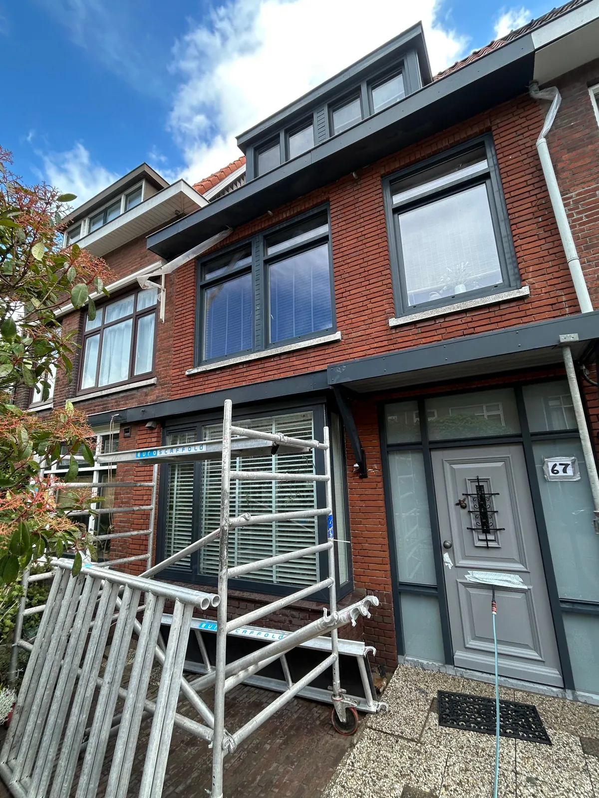 Gevelrenovatie met vervangen stenen en nieuw voegwerk