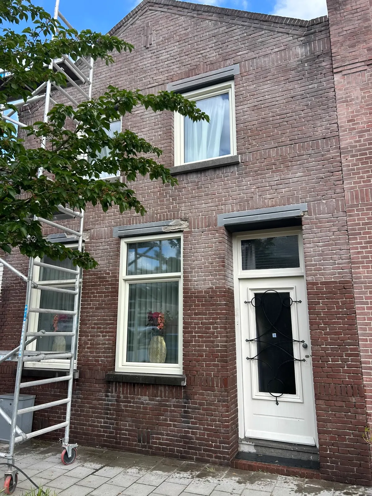 Gevel met volledig vernieuwd voegwerk na renovatie